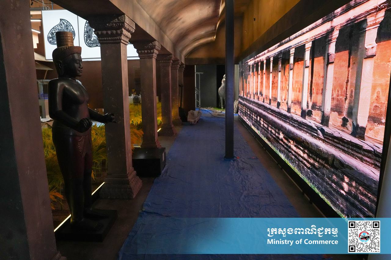 ឯកឧត្តម ណាំ លីណាល់ អនុរដ្ឋលេខាធិការក្រសួងពាណិជ្ជកម្ម និងជានាយកពន្លាជាតិកម្ពុជា ក្នុងពិព័រណ៍ពិភពលោក ២០២៥ អូសាកា កាន់សៃ បានអញ្ជើញដឹកនាំក្រុមការងារក្រសួងពាណិជ្ជកម្ម ចុះពិនិត្យការដ្ឋានសាងសង់ពន្លាជាតិកម្ពុជា ការរៀបចំតុបតែង និងការរៀបចំផលិតផលសក្កានុពលរបស់កម្ពុជា នៅក្នុងពន្លាជាតិកម្ពុជា ដើម្បីត្រៀមលក្ខណៈចូលរួមពិព័រណ៍ពិភពលោក២០២៥ អូសាកា កាន់សៃ ប្រទេសជប៉ុន