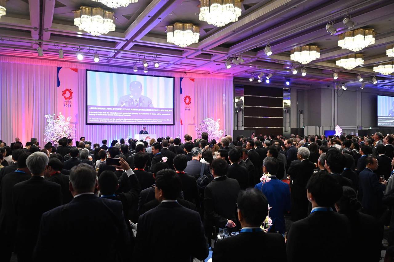 ឯកឧត្តម សំហេង បូរ៉ា រដ្ឋលេខាធិការក្រសួងពាណិជ្ជកម្ម និងជាអគ្គស្នងការរងសម្រាប់តំណាងកម្ពុជា ក្នុងពិព័រណ៍ពិភពលោក២០២៥ អូសាកា កាន់សៃ តំណាងដ៏ខ្ពង់ខ្ពស់ លោកជំទាវ ចម និម្មល រដ្ឋមន្ត្រីក្រសួងពាណិជ្ជកម្ម បានអញ្ជើញចូលរួមក្នុងកម្មវិធីសម្ពោធជាផ្លូវការនៃពិព័រណ៍ពិភពលោក២០២៥ អូសាកា កាន់សៃ ក្រោមព្រះរាជាធិបតីព្រះចៅអធិរាជជប៉ុន និងដោយមានគណៈប្រតិភូចូលរួមពីប្រទេសចំនួន១៥៨ និងអង្គការអន្តរជាតិធំៗចំនួន៧