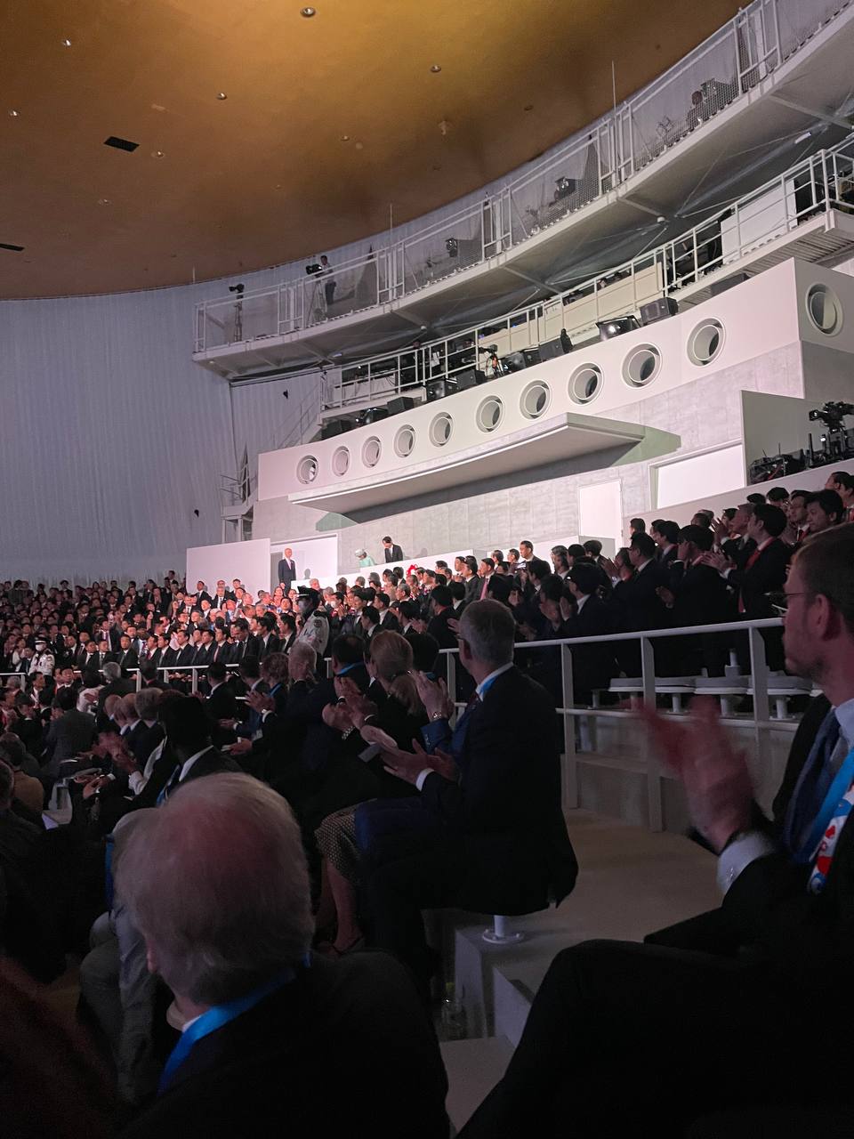 ឯកឧត្តម សំហេង បូរ៉ា រដ្ឋលេខាធិការក្រសួងពាណិជ្ជកម្ម និងជាអគ្គស្នងការរងសម្រាប់តំណាងកម្ពុជា ក្នុងពិព័រណ៍ពិភពលោក២០២៥ អូសាកា កាន់សៃ តំណាងដ៏ខ្ពង់ខ្ពស់ លោកជំទាវ ចម និម្មល រដ្ឋមន្ត្រីក្រសួងពាណិជ្ជកម្ម បានអញ្ជើញចូលរួមក្នុងកម្មវិធីសម្ពោធជាផ្លូវការនៃពិព័រណ៍ពិភពលោក២០២៥ អូសាកា កាន់សៃ ក្រោមព្រះរាជាធិបតីព្រះចៅអធិរាជជប៉ុន និងដោយមានគណៈប្រតិភូចូលរួមពីប្រទេសចំនួន១៥៨ និងអង្គការអន្តរជាតិធំៗចំនួន៧