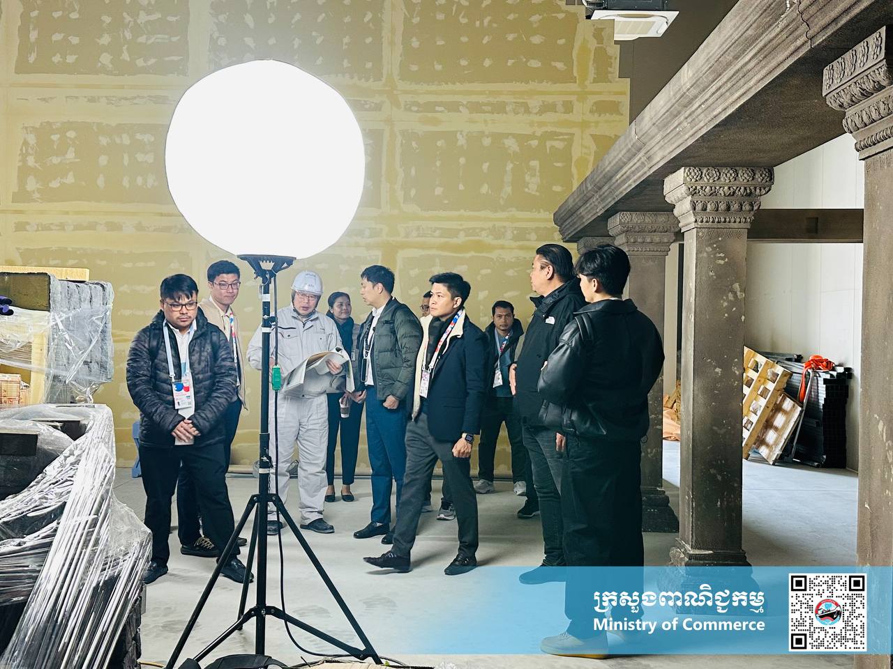 ឯកឧត្តម សំហេង បូរ៉ា រដ្ឋលេខាធិការក្រសួងពាណិជ្ជកម្ម បានអញ្ជើញដឹកនាំប្រតិភូក្រសួងពាណិជ្ជកម្ម ចុះពិនិត្យមើលទីតាំងការដ្ឋានពិព័រណ៍ពិភពលោក ២០២៥ អូសាកា កាន់សៃ ប្រទេសជប៉ុន ដើម្បីតាមដានអំពីវឌ្ឍនភាពនានា នៃដំណើរការសាងសង់ពន្លាជាតិកម្ពុជា។