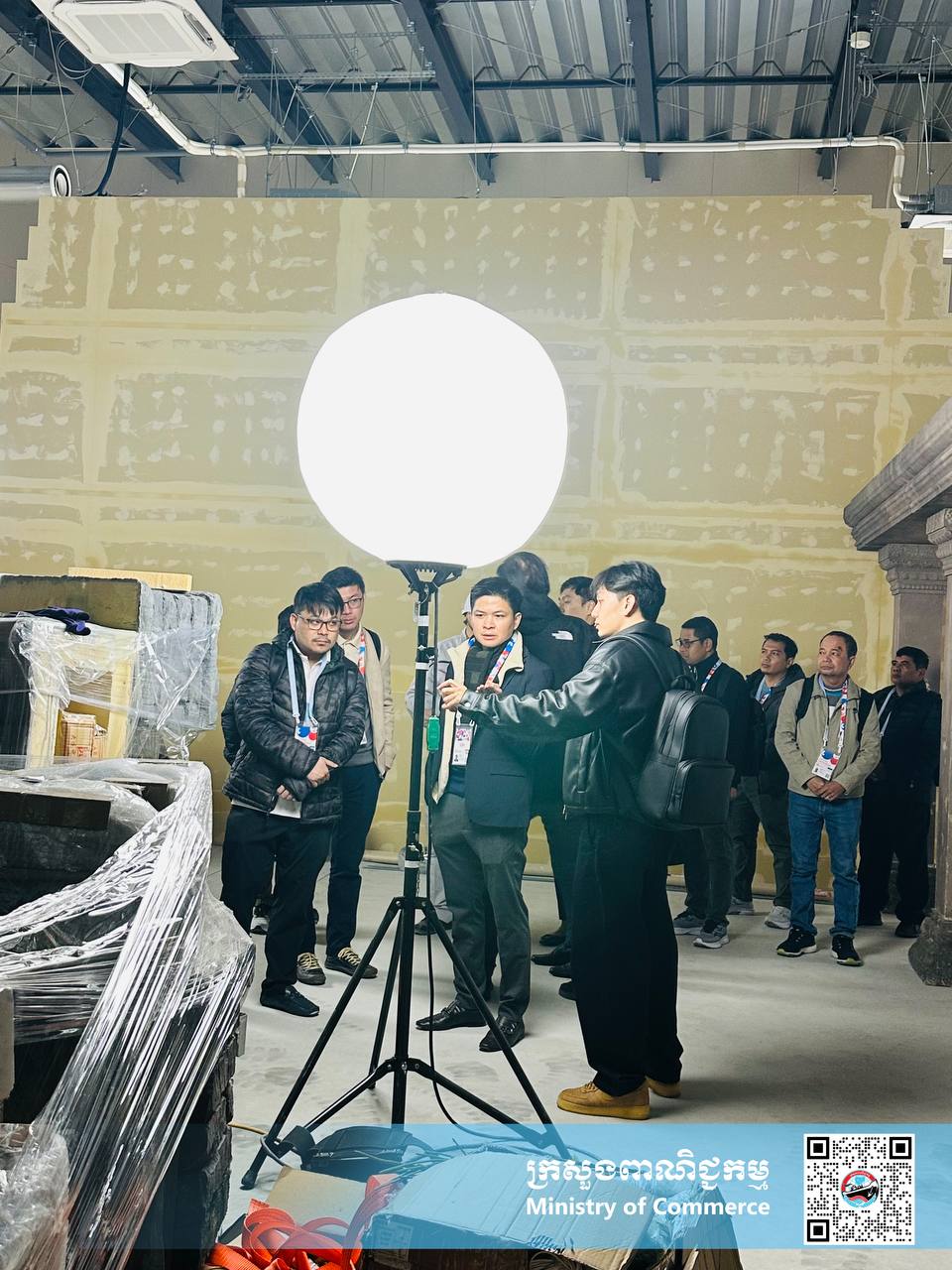 ឯកឧត្តម សំហេង បូរ៉ា រដ្ឋលេខាធិការក្រសួងពាណិជ្ជកម្ម បានអញ្ជើញដឹកនាំប្រតិភូក្រសួងពាណិជ្ជកម្ម ចុះពិនិត្យមើលទីតាំងការដ្ឋានពិព័រណ៍ពិភពលោក ២០២៥ អូសាកា កាន់សៃ ប្រទេសជប៉ុន ដើម្បីតាមដានអំពីវឌ្ឍនភាពនានា នៃដំណើរការសាងសង់ពន្លាជាតិកម្ពុជា។
