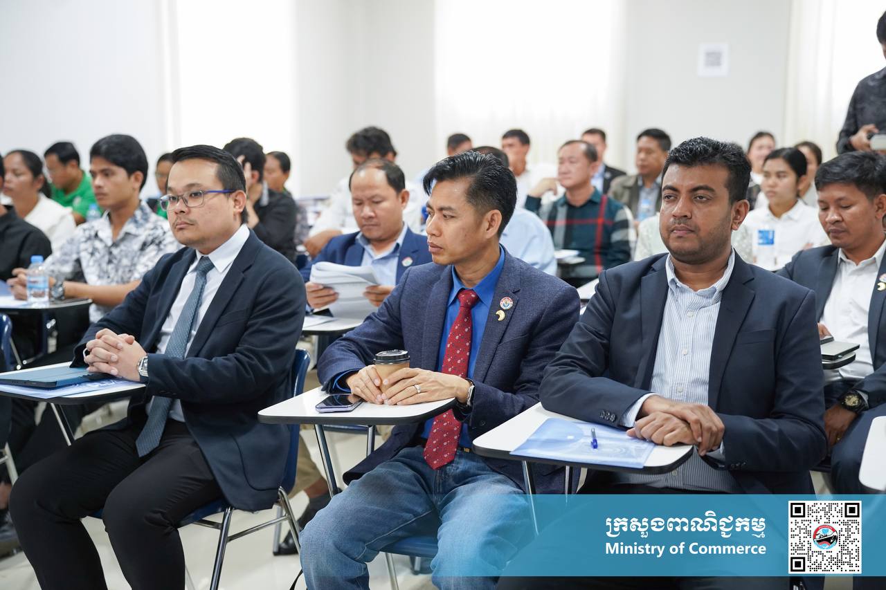 ឯកឧត្តម សំហេង បូរ៉ា អញ្ជើញជាអធិបតីក្នុងសិក្ខាសាលាស្តីពី «កាលានុវត្តភាពថ្មីនៃអាជីវកម្មបន្លែផ្លែឈើ» ក្នុងព្រឹត្តិការណ៍ពិព័រណ៍ផលិតផលខ្មែរ លើកទី១៨