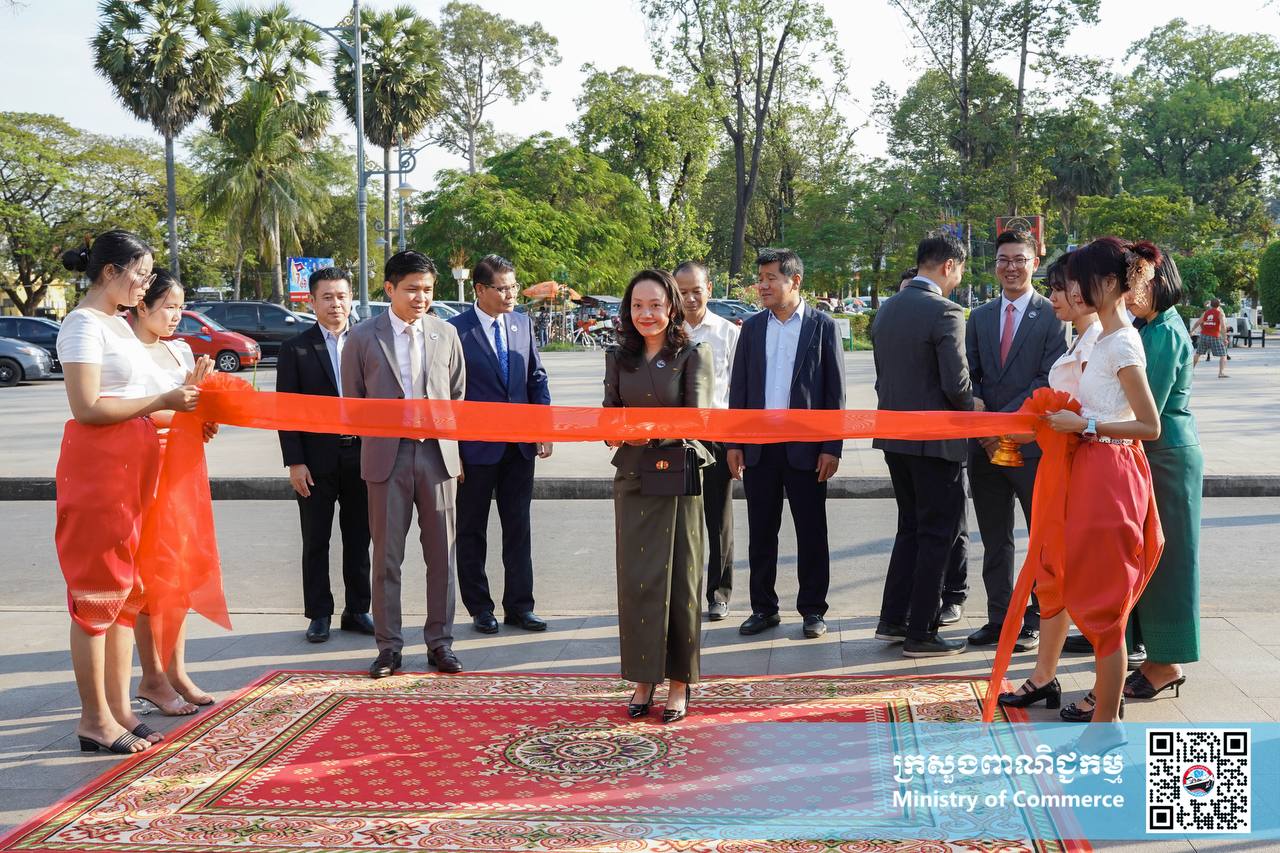 ឯកឧត្តម សំហេង បូរ៉ា រដ្ឋលេខាធិការក្រសួងពាណិជ្ជកម្ម ​អញ្ជើញ​ជាអធិបតី​ក្នុងពិធីសម្ពោធ «ពិព័រណ៍ផលិតផលខ្មែរ និងបន្លែផ្លែឈើ លើកទី១៨» ឆ្នាំ២០២៥ ក្រោមមូលបទ «បង្កើនតម្លៃបន្ថែមនៃអាជីវកម្មបន្លែផ្លែឈើ» នៅខេត្តសៀមរាប