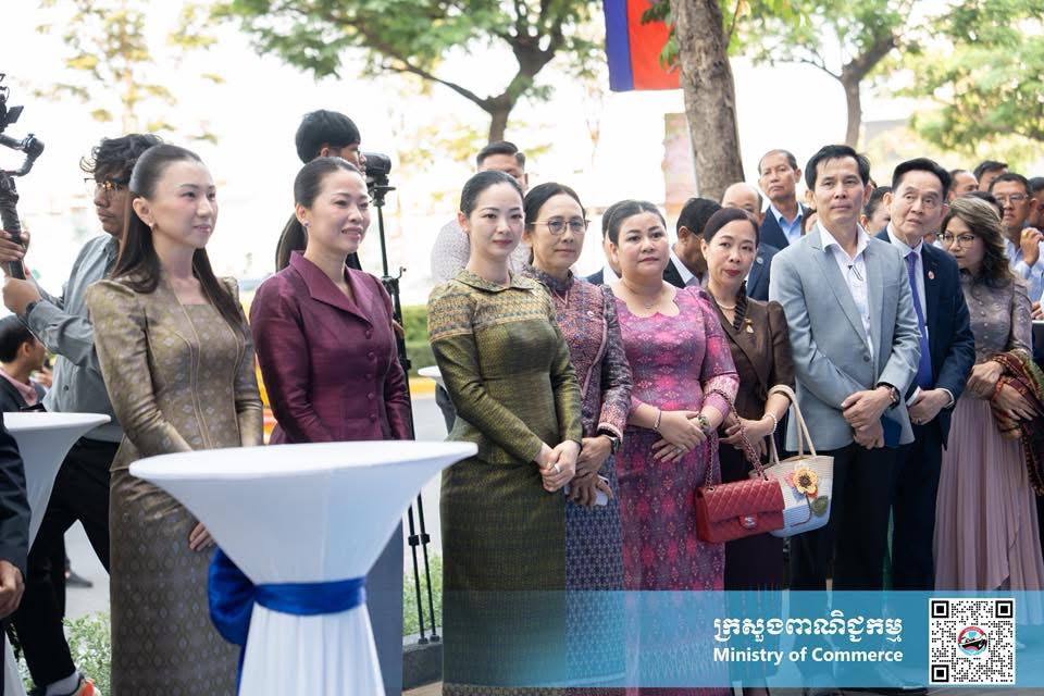 លោកជំទាវ ចម និម្មល រដ្ឋមន្ត្រីក្រសួងពាណិជ្ជកម្ម អញ្ជើញជាអធិបតីក្នុងពិធីសម្ពោធ “យុទ្ធនាការផលិតផលជាតិ #MadeInCambodia”