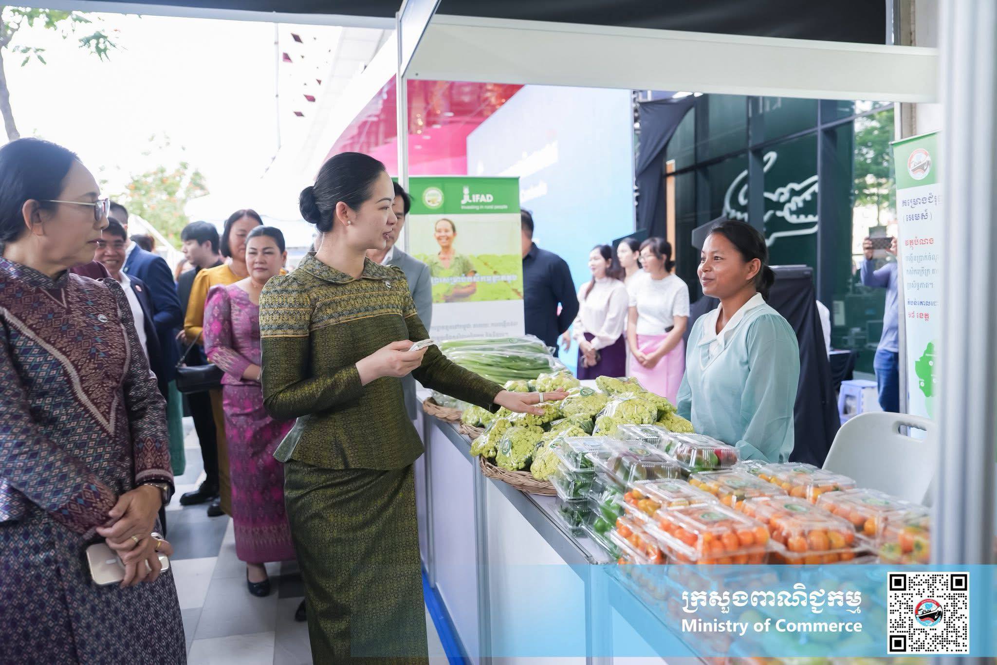 លោកជំទាវ ចម និម្មល រដ្ឋមន្ត្រីក្រសួងពាណិជ្ជកម្ម អញ្ជើញជាអធិបតីក្នុងពិធីសម្ពោធ “យុទ្ធនាការផលិតផលជាតិ #MadeInCambodia”