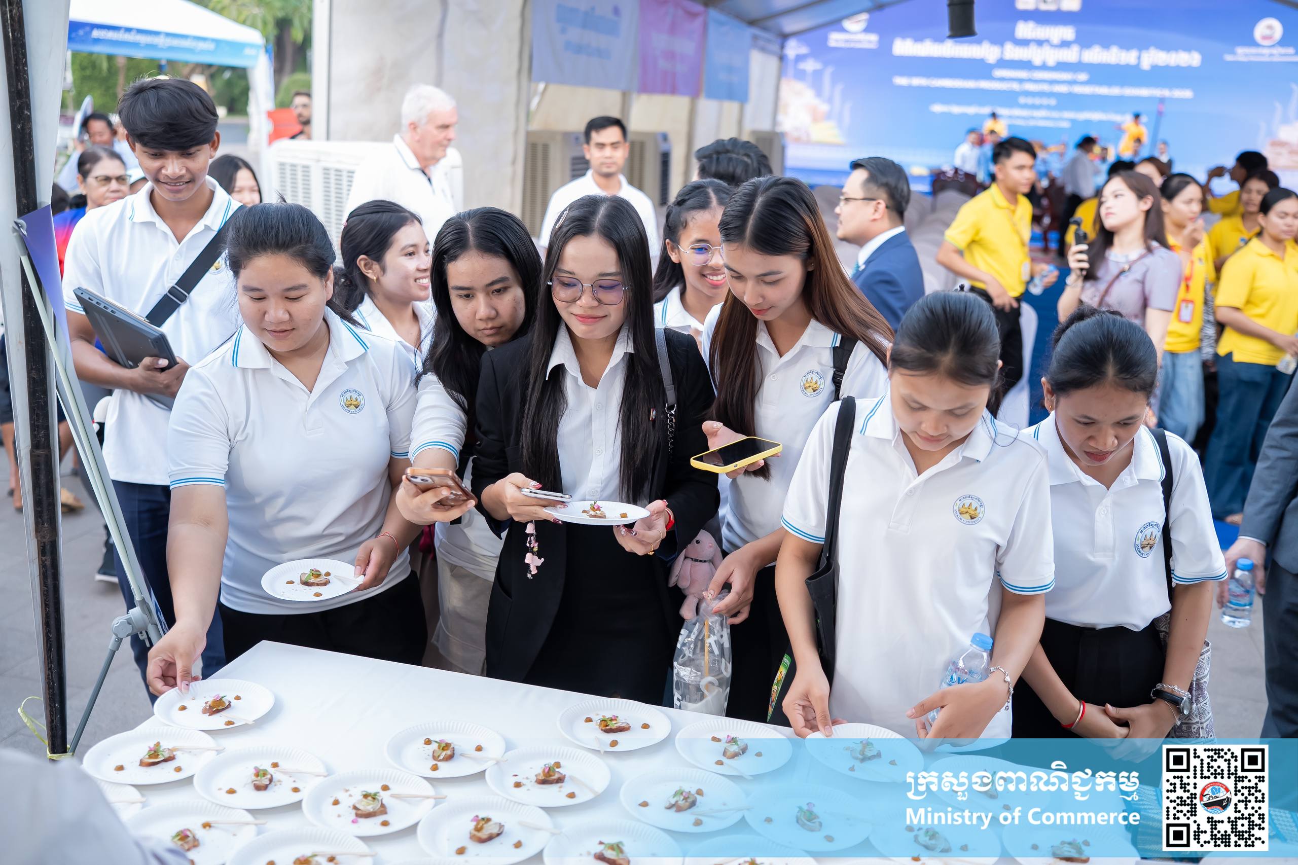 ឯកឧត្តម សំហេង បូរ៉ា រដ្ឋលេខាធិការក្រសួងពាណិជ្ជកម្ម អញ្ជើញជាអធិបតីក្នុងពិធីសម្ពោធ «ពិព័រណ៍ផលិតផលខ្មែរ និងបន្លែផ្លែឈើ លើកទី១៩» ឆ្នាំ២០២៦ ក្រោមមូលបទ «ជំរុញ និងគាំទ្រផលិតផលជាតិ» នៅខេត្តសៀមរាប