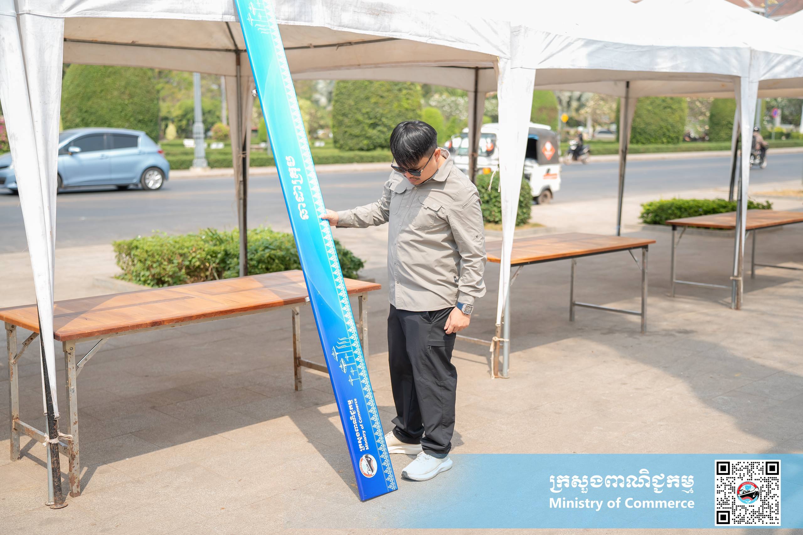 រូបភាពខ្លះៗស្ដីពីសកម្មភាពរបស់បងប្អូនអាជីវករ ពាណិជ្ជករ រៀបចំស្តង់ «ពិព័រណ៍ផលិតផលខ្មែរ និងបន្លែផ្លែឈើ លើកទី១៩» ក្រោមមូលបទ «ជំរុញ និងគាំទ្រផលិតផលជាតិ» នៅបរិវេណសួនហាត់ប្រាណមាត់ស្ទឹងសៀមរាប ខេត្តសៀមរាប នាព្រឹកថ្ងៃព្រហស្បត្តិ៍ ទី២៥ ខែកុម្ភៈ ឆ្នាំ២០២៦