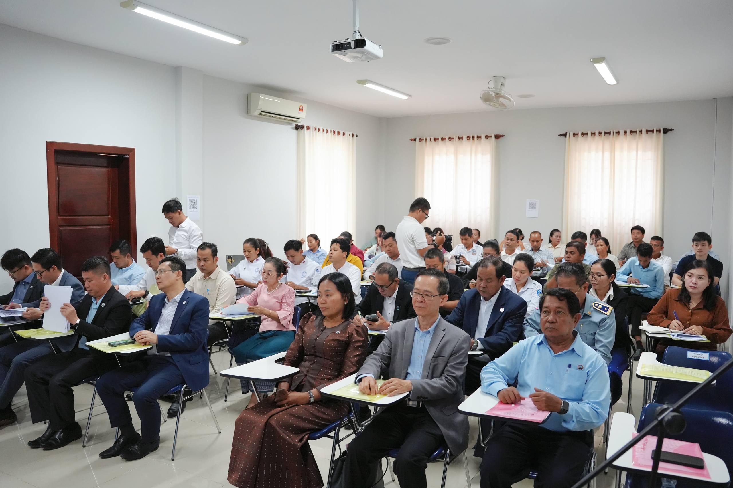 ឯកឧត្តម សំហេង បូរ៉ា រដ្ឋលេខាធិការក្រសួងពាណិជ្ជកម្ម អញ្ជើញជាអធិបតីក្នុងអង្គសិក្ខាសាលាស្តីពី «បរិបទថ្មីនៃការប្រើប្រាស់ផលិតផលជាតិប្រកបដោយចីរភាព» នៅខេត្តសៀមរាប