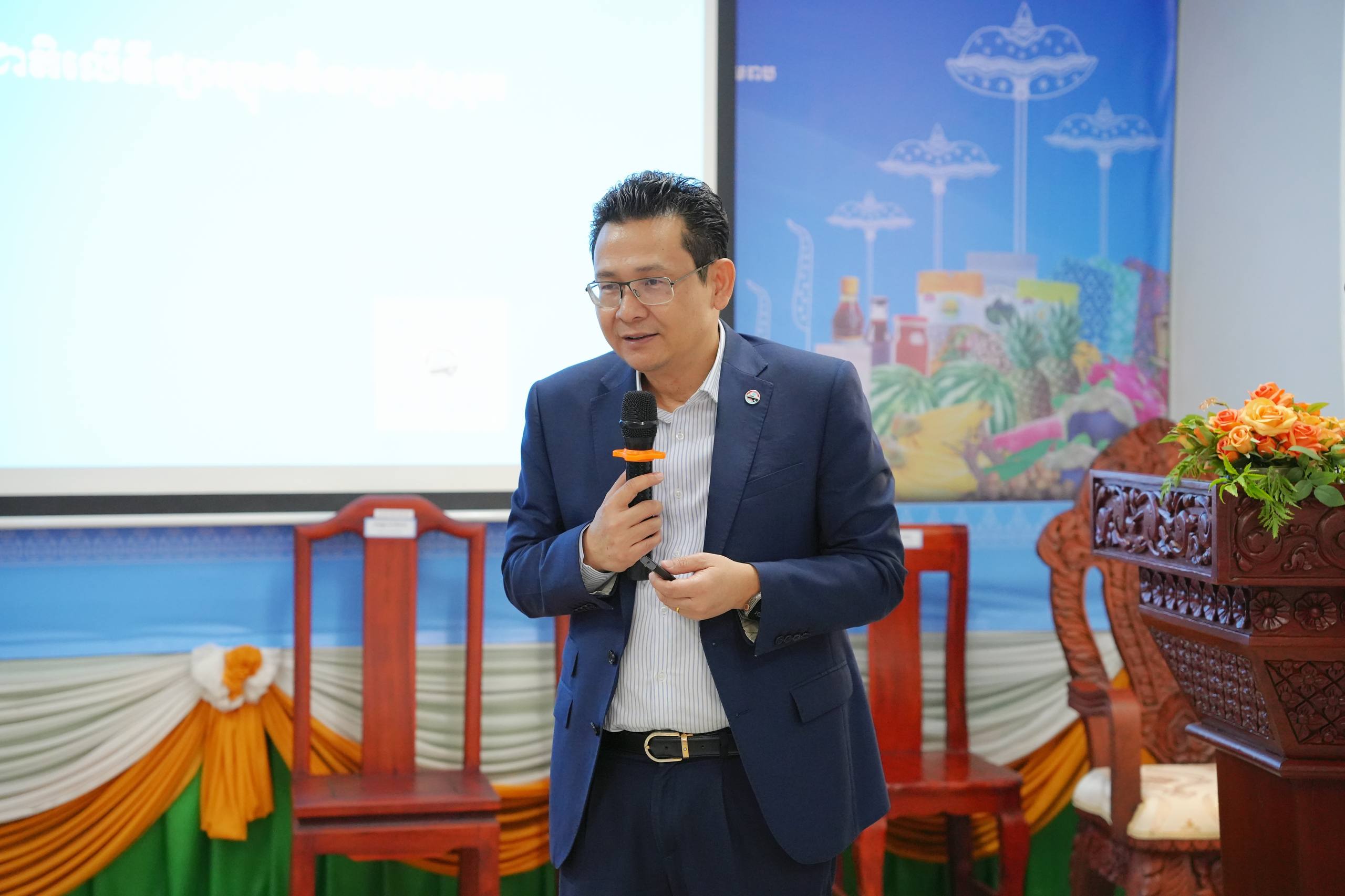 ឯកឧត្តម សំហេង បូរ៉ា រដ្ឋលេខាធិការក្រសួងពាណិជ្ជកម្ម អញ្ជើញជាអធិបតីក្នុងអង្គសិក្ខាសាលាស្តីពី «បរិបទថ្មីនៃការប្រើប្រាស់ផលិតផលជាតិប្រកបដោយចីរភាព» នៅខេត្តសៀមរាប