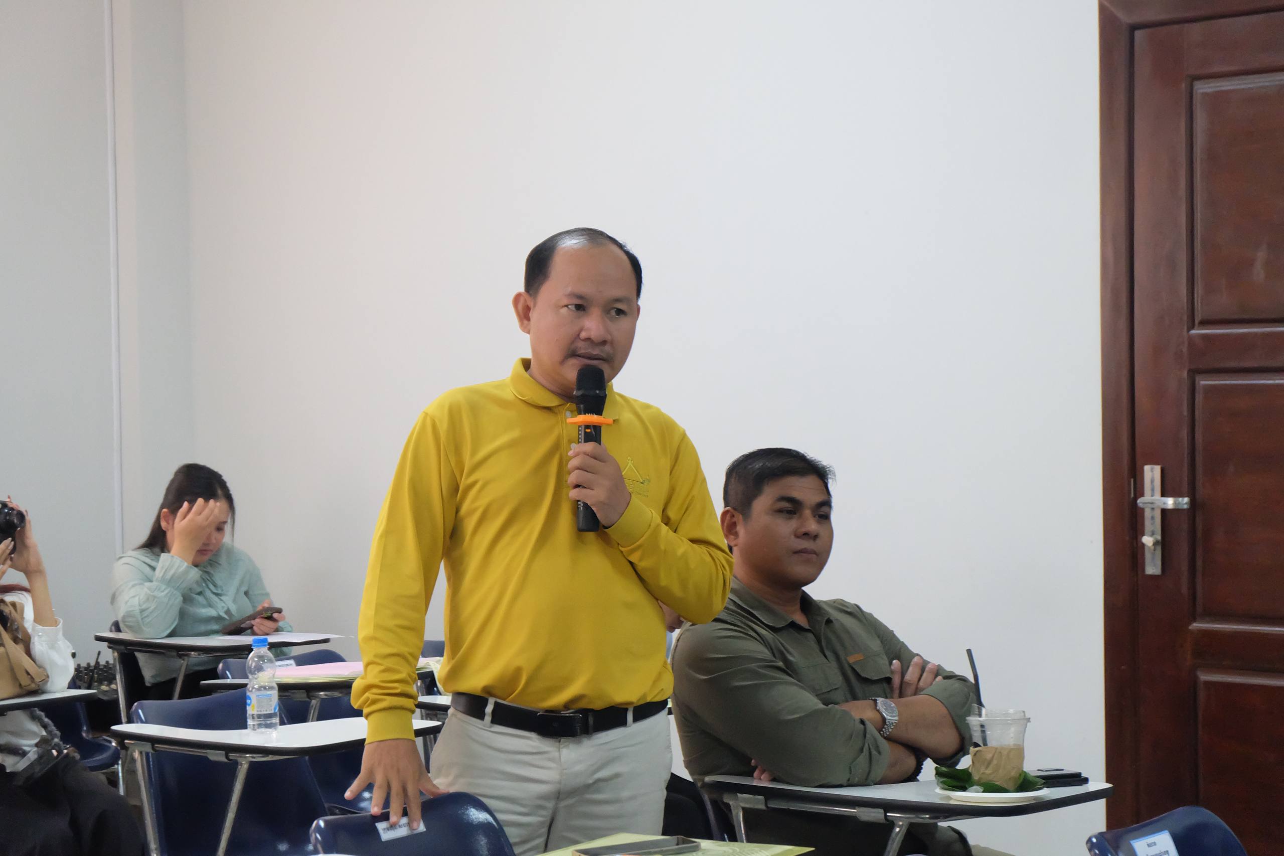 ឯកឧត្តម សំហេង បូរ៉ា រដ្ឋលេខាធិការក្រសួងពាណិជ្ជកម្ម អញ្ជើញជាអធិបតីក្នុងអង្គសិក្ខាសាលាស្តីពី «បរិបទថ្មីនៃការប្រើប្រាស់ផលិតផលជាតិប្រកបដោយចីរភាព» នៅខេត្តសៀមរាប