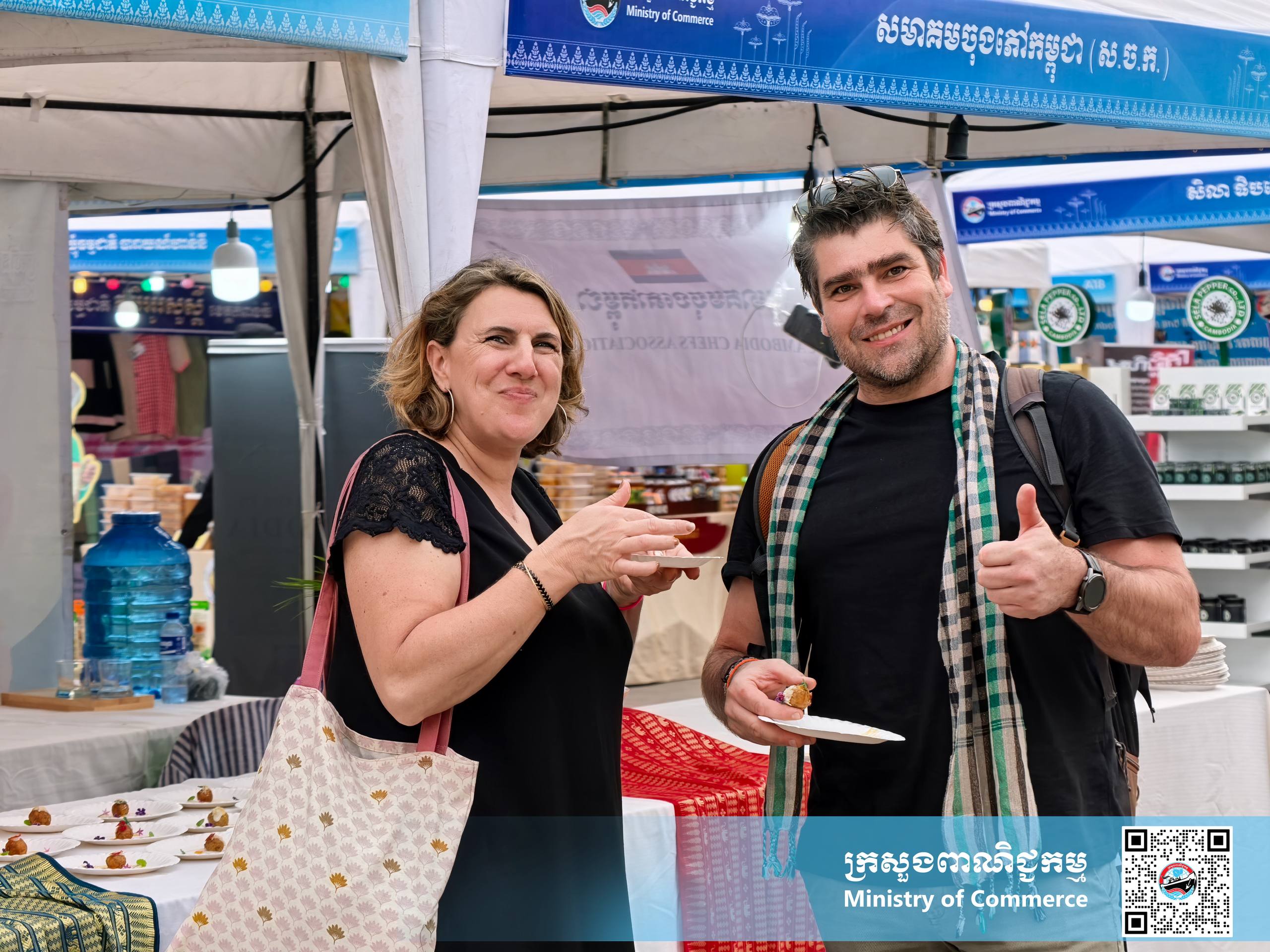 រូបភាពខ្លះៗស្ដីពីសកម្មភាពរបស់បងប្អូនអាជីវករ ពាណិជ្ជករ ភ្ញៀវទេសចរណ៍ជាតិ និងអន្តរជាតិ ចូលរួមព្រឹត្តិការណ៍ «ពិព័រណ៍ផលិតផលខ្មែរ និងបន្លែផ្លែឈើ លើកទី១៩»