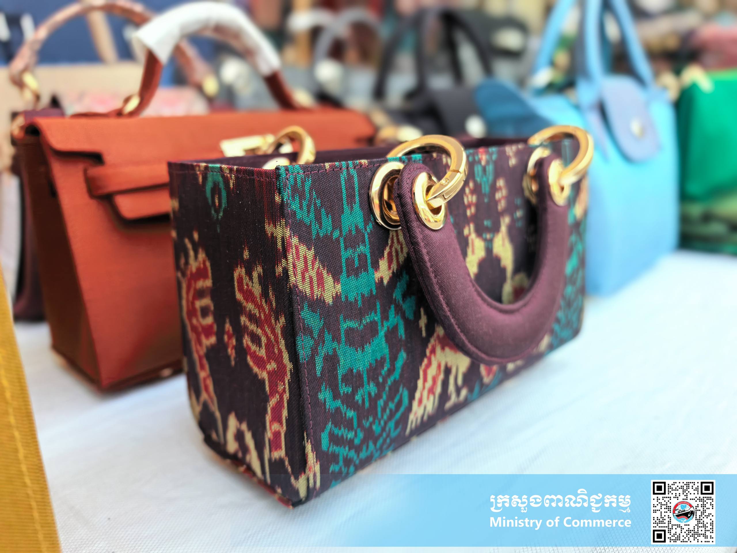 រូបភាពខ្លះៗស្ដីពីសកម្មភាពរបស់បងប្អូនអាជីវករ ពាណិជ្ជករ ភ្ញៀវទេសចរណ៍ជាតិ និងអន្តរជាតិ ចូលរួមព្រឹត្តិការណ៍ «ពិព័រណ៍ផលិតផលខ្មែរ និងបន្លែផ្លែឈើ លើកទី១៩»