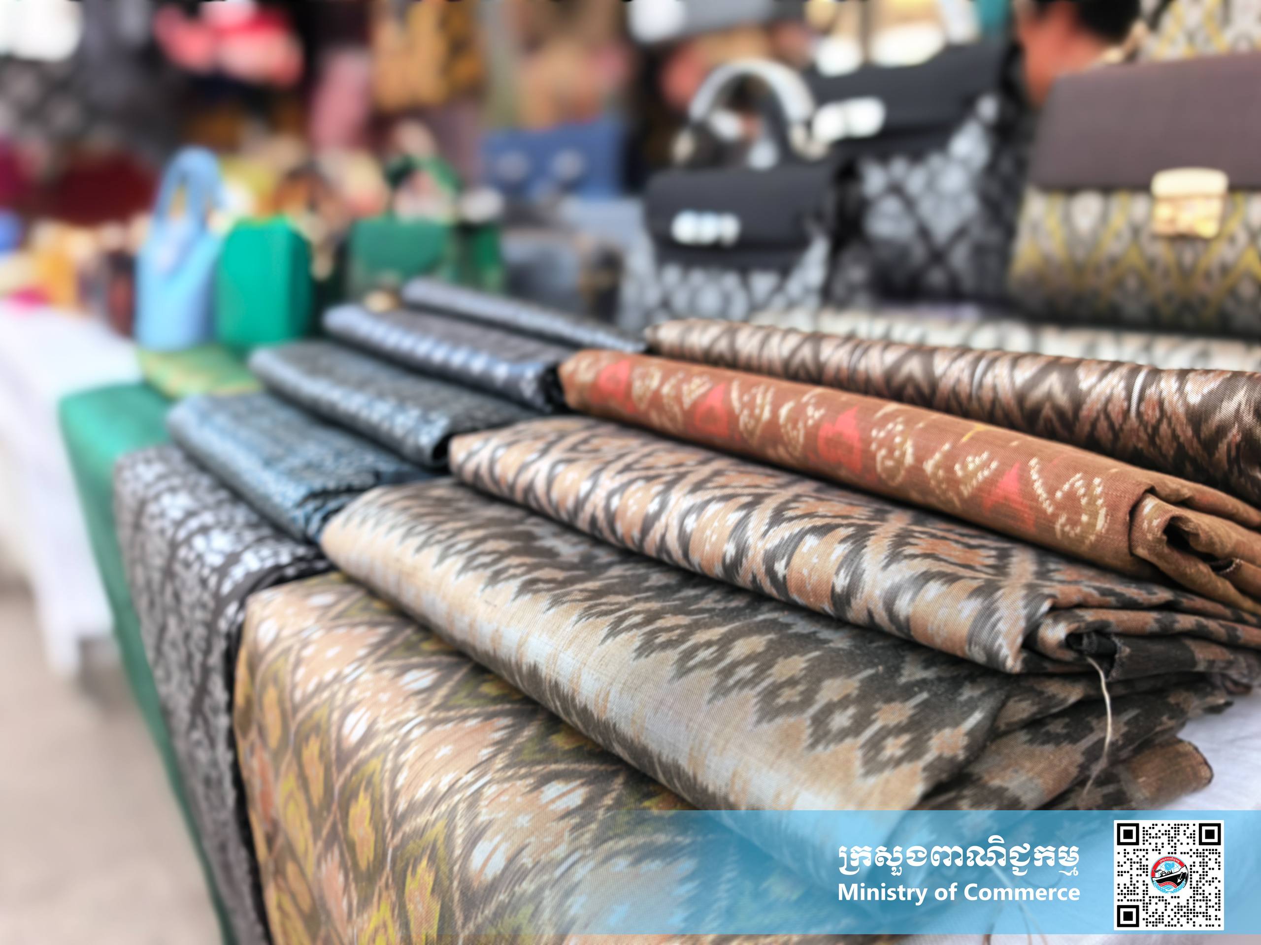 រូបភាពខ្លះៗស្ដីពីសកម្មភាពរបស់បងប្អូនអាជីវករ ពាណិជ្ជករ ភ្ញៀវទេសចរណ៍ជាតិ និងអន្តរជាតិ ចូលរួមព្រឹត្តិការណ៍ «ពិព័រណ៍ផលិតផលខ្មែរ និងបន្លែផ្លែឈើ លើកទី១៩»