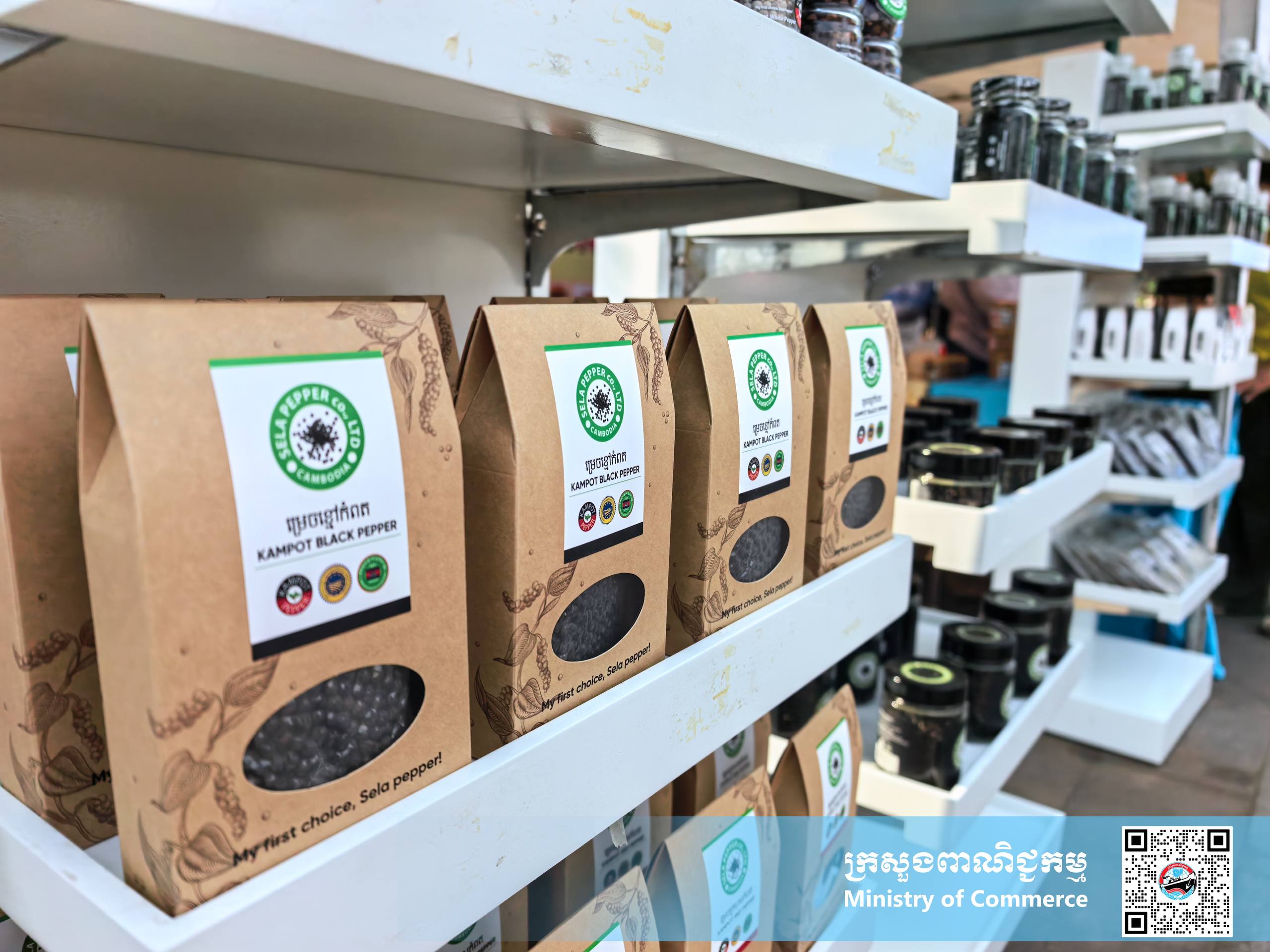 រូបភាពខ្លះៗស្ដីពីសកម្មភាពរបស់បងប្អូនអាជីវករ ពាណិជ្ជករ ភ្ញៀវទេសចរណ៍ជាតិ និងអន្តរជាតិ ចូលរួមព្រឹត្តិការណ៍ «ពិព័រណ៍ផលិតផលខ្មែរ និងបន្លែផ្លែឈើ លើកទី១៩»