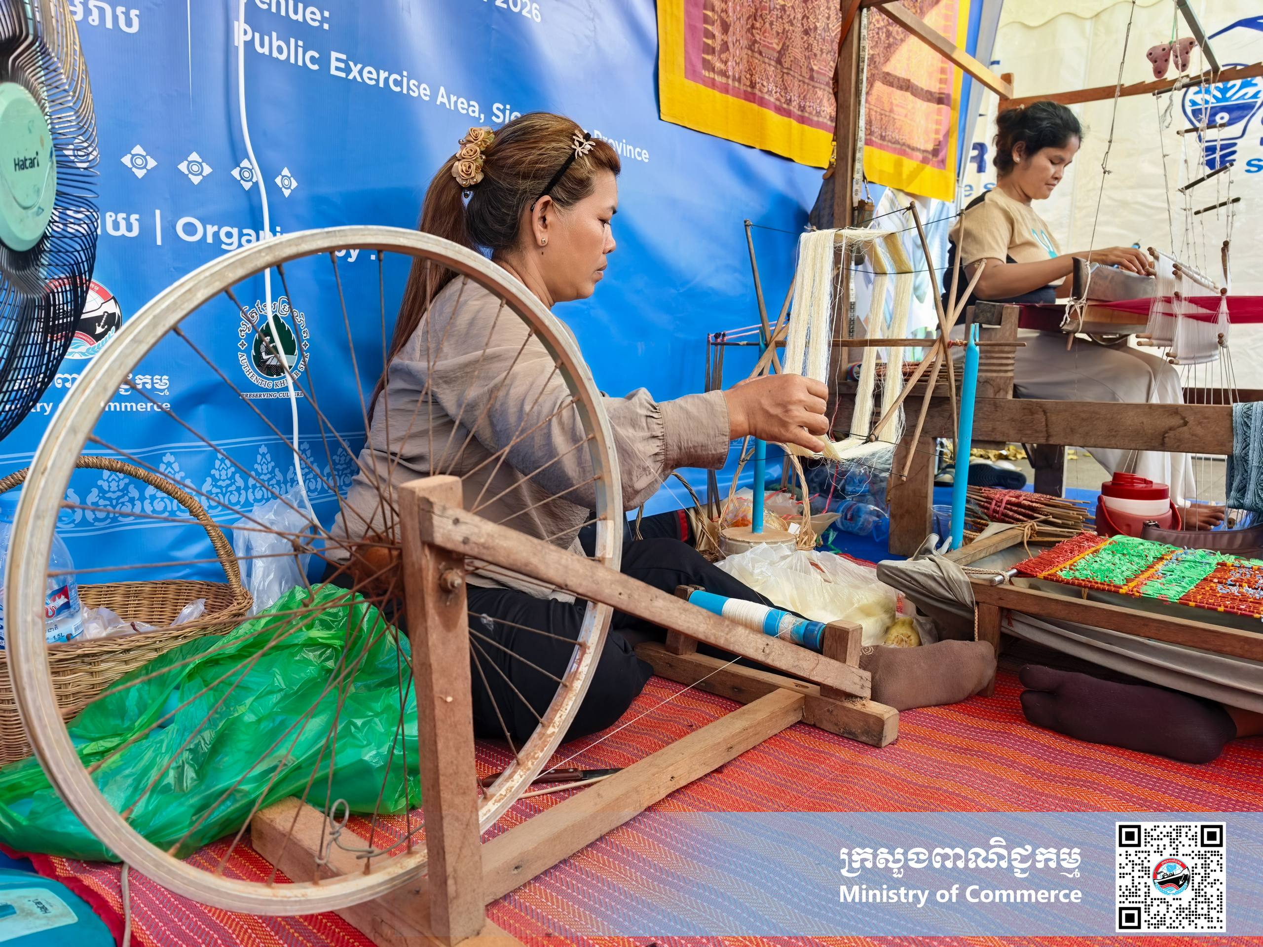 រូបភាពខ្លះៗស្ដីពីសកម្មភាពរបស់បងប្អូនអាជីវករ ពាណិជ្ជករ ភ្ញៀវទេសចរណ៍ជាតិ និងអន្តរជាតិ ចូលរួមព្រឹត្តិការណ៍ «ពិព័រណ៍ផលិតផលខ្មែរ និងបន្លែផ្លែឈើ លើកទី១៩»