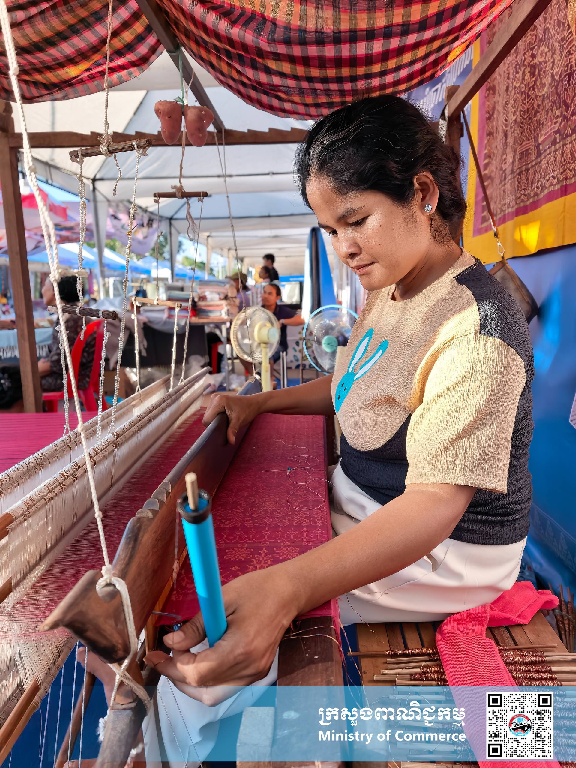 រូបភាពខ្លះៗស្ដីពីសកម្មភាពរបស់បងប្អូនអាជីវករ ពាណិជ្ជករ ភ្ញៀវទេសចរណ៍ជាតិ និងអន្តរជាតិ ចូលរួមព្រឹត្តិការណ៍ «ពិព័រណ៍ផលិតផលខ្មែរ និងបន្លែផ្លែឈើ លើកទី១៩»