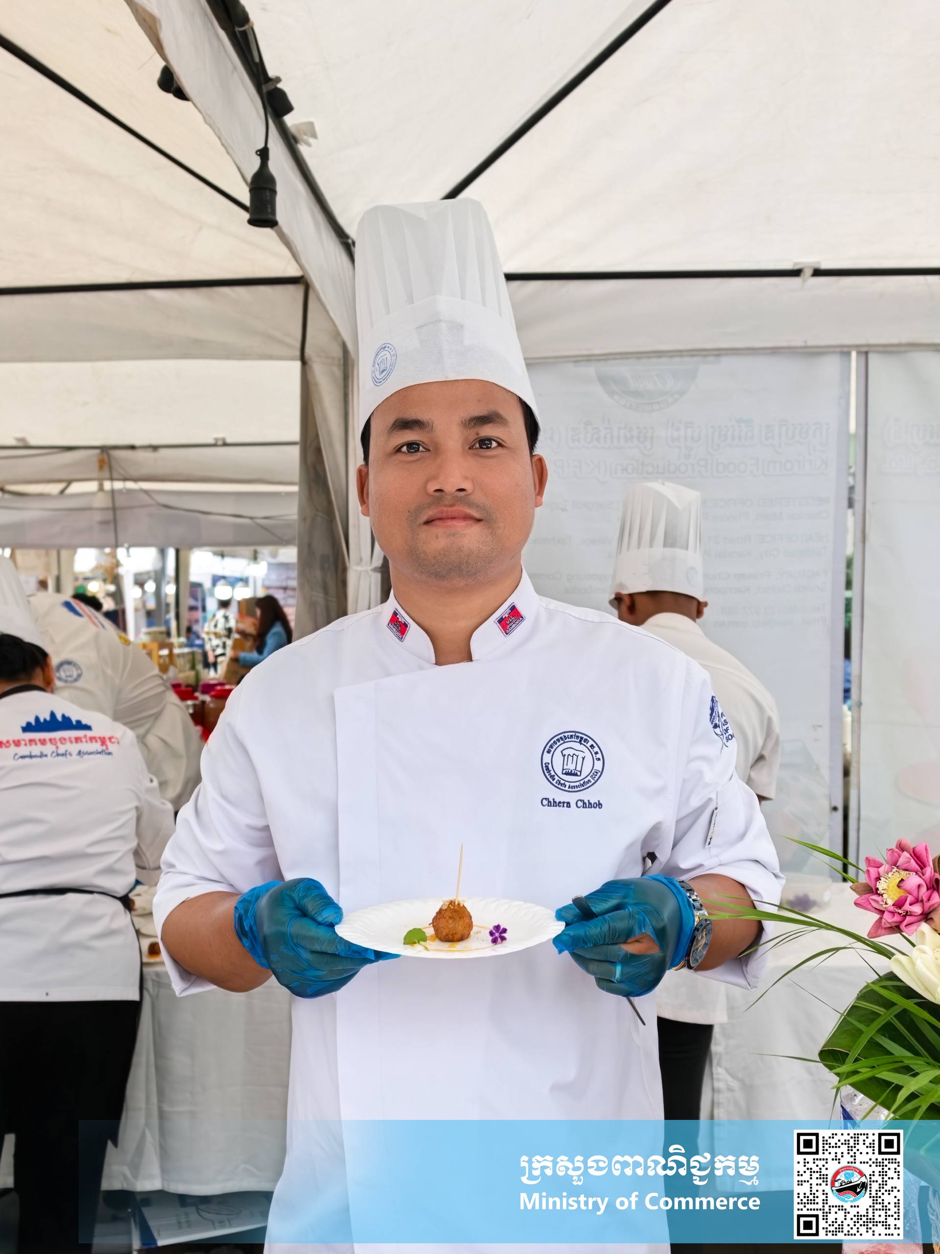 រូបភាពខ្លះៗស្ដីពីសកម្មភាពរបស់បងប្អូនអាជីវករ ពាណិជ្ជករ ភ្ញៀវទេសចរណ៍ជាតិ និងអន្តរជាតិ ចូលរួមព្រឹត្តិការណ៍ «ពិព័រណ៍ផលិតផលខ្មែរ និងបន្លែផ្លែឈើ លើកទី១៩»