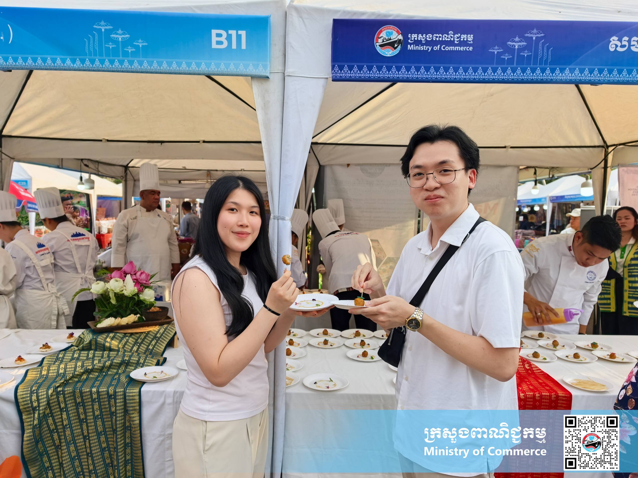 រូបភាពខ្លះៗស្ដីពីសកម្មភាពរបស់បងប្អូនអាជីវករ ពាណិជ្ជករ ភ្ញៀវទេសចរណ៍ជាតិ និងអន្តរជាតិ ចូលរួមព្រឹត្តិការណ៍ «ពិព័រណ៍ផលិតផលខ្មែរ និងបន្លែផ្លែឈើ លើកទី១៩»