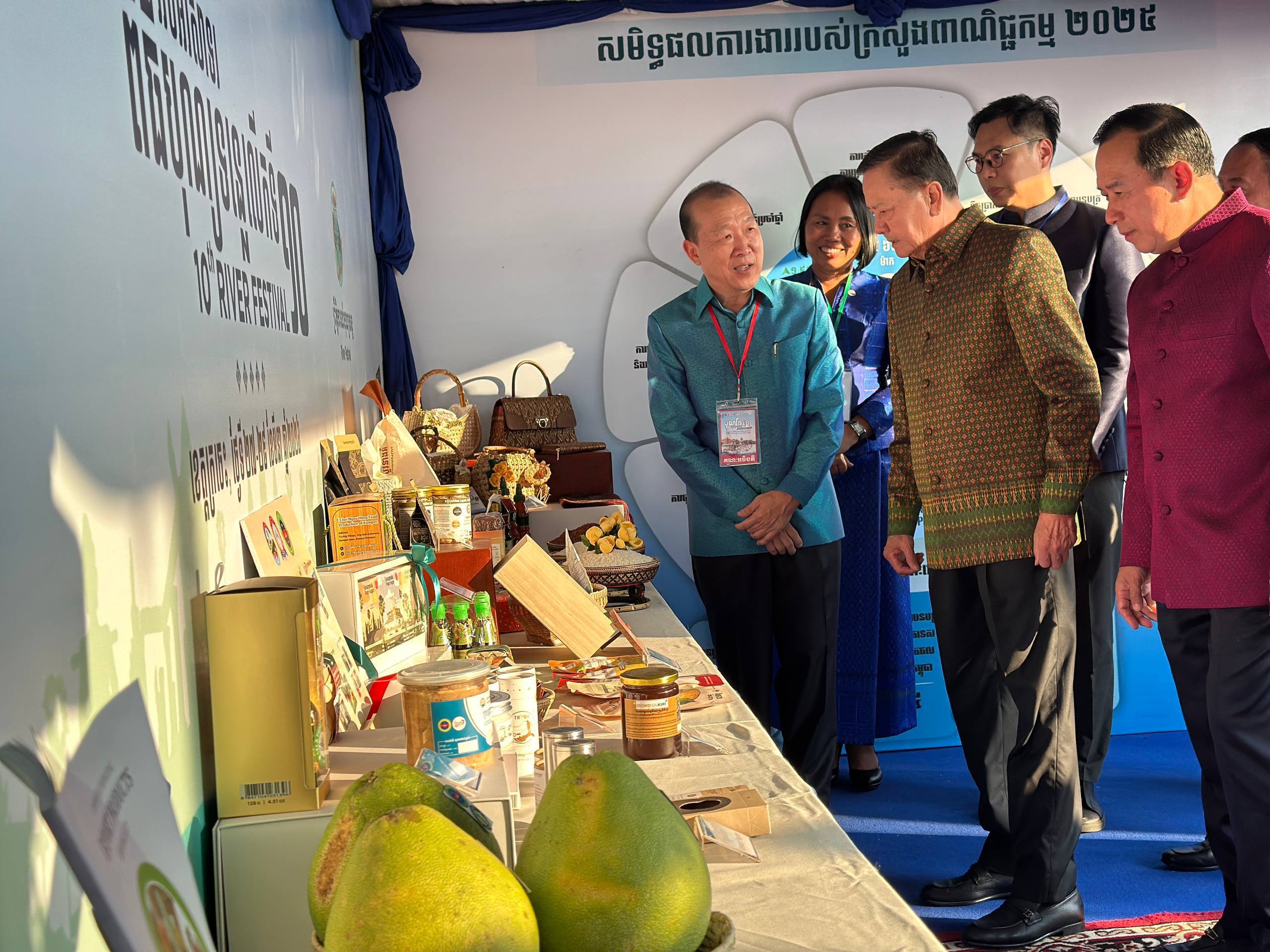 ឯកឧត្តម ស៊ាង ថៃ រដ្ឋលេខាធិការក្រសួងពាណិជ្ជកម្ម អញ្ជើញចូលរួមជាគណៈធិបតីក្នុងពិធីបើកព្រឹត្តិការណ៍បុណ្យទន្លេលើកទី១០ នៅខេត្តក្រចេះ