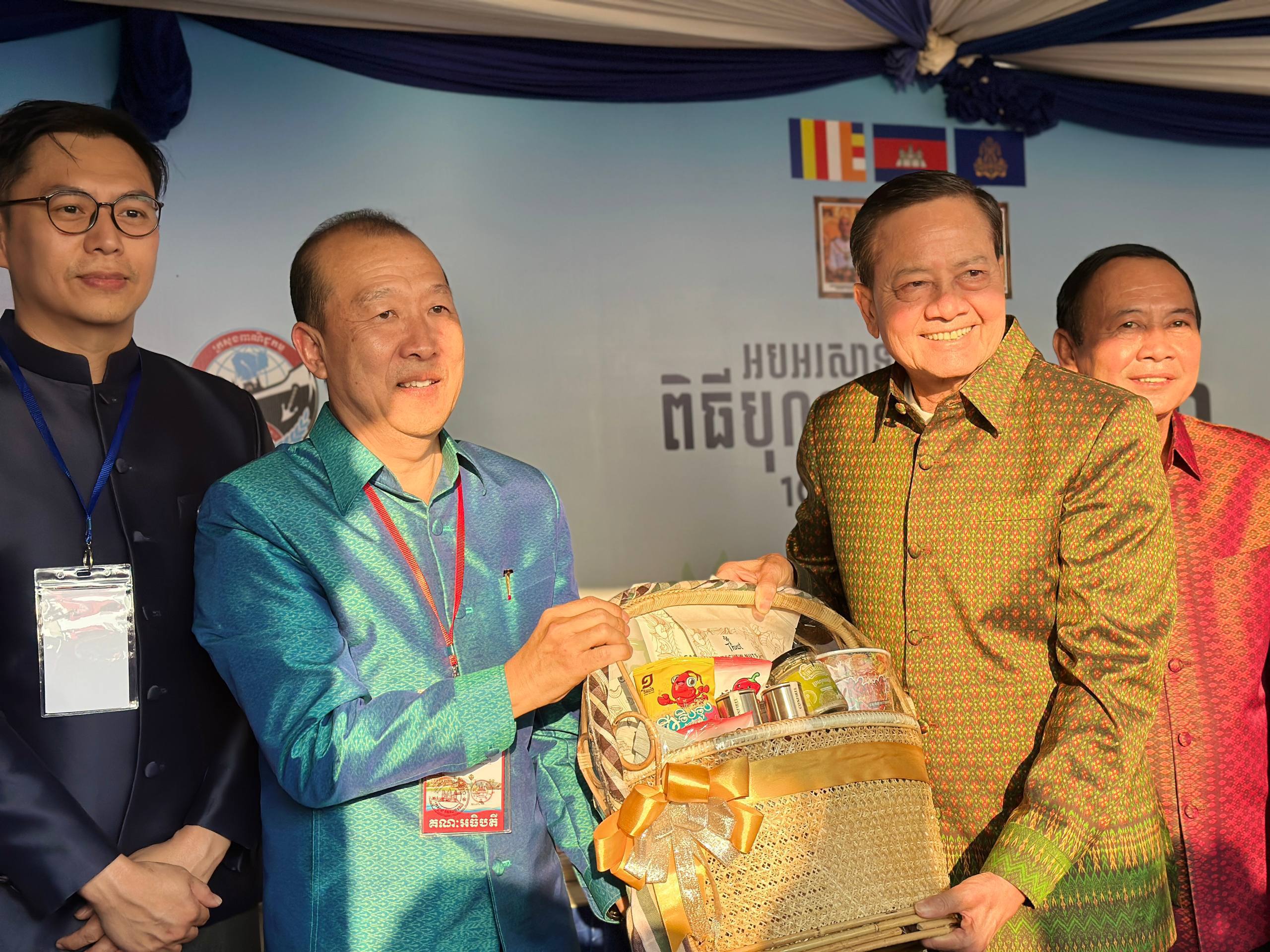 ឯកឧត្តម ស៊ាង ថៃ រដ្ឋលេខាធិការក្រសួងពាណិជ្ជកម្ម អញ្ជើញចូលរួមជាគណៈធិបតីក្នុងពិធីបើកព្រឹត្តិការណ៍បុណ្យទន្លេលើកទី១០ នៅខេត្តក្រចេះ