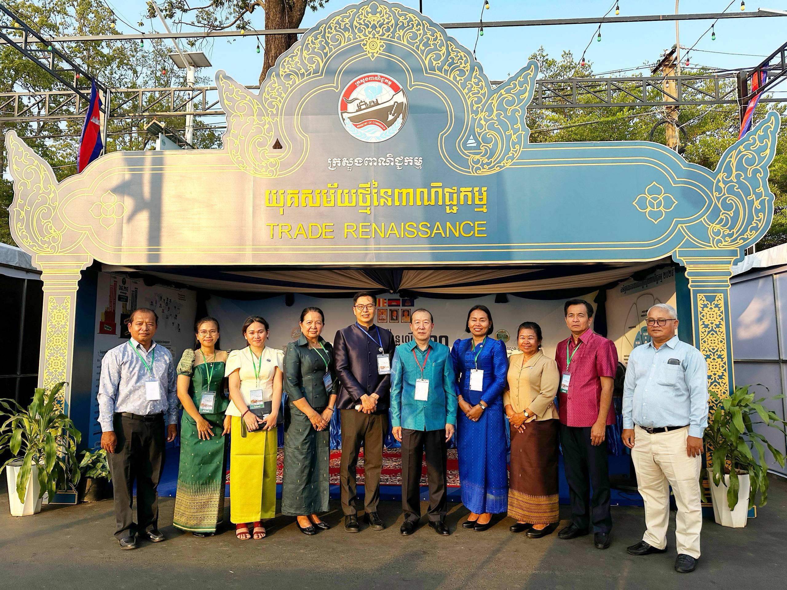 ឯកឧត្តម ស៊ាង ថៃ រដ្ឋលេខាធិការក្រសួងពាណិជ្ជកម្ម អញ្ជើញចូលរួមជាគណៈធិបតីក្នុងពិធីបើកព្រឹត្តិការណ៍បុណ្យទន្លេលើកទី១០ នៅខេត្តក្រចេះ