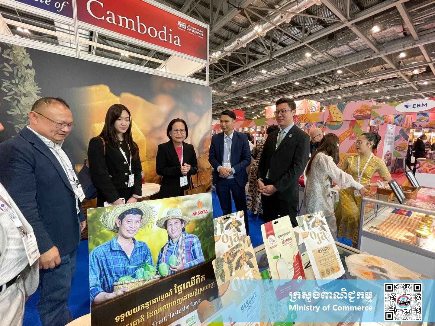 ឯកឧត្ដម ទិត សីច័ន្ទលី អគ្គនាយក នៃអគ្គនាយកដ្ឋានគោលនយោបាយ និងជំរុញពាណិជ្ជកម្ម បានដឹកនាំក្រុមការងារបច្ចេកទេស និងតំណាងក្រុមហ៊ុនកម្ពុជា ចូលរួមក្នុងពិព័រណ៍ម្ហូបអាហារ និងភេសជ្ជៈអន្តរជាតិ (International Food & Drink Event - IFE London 2026)